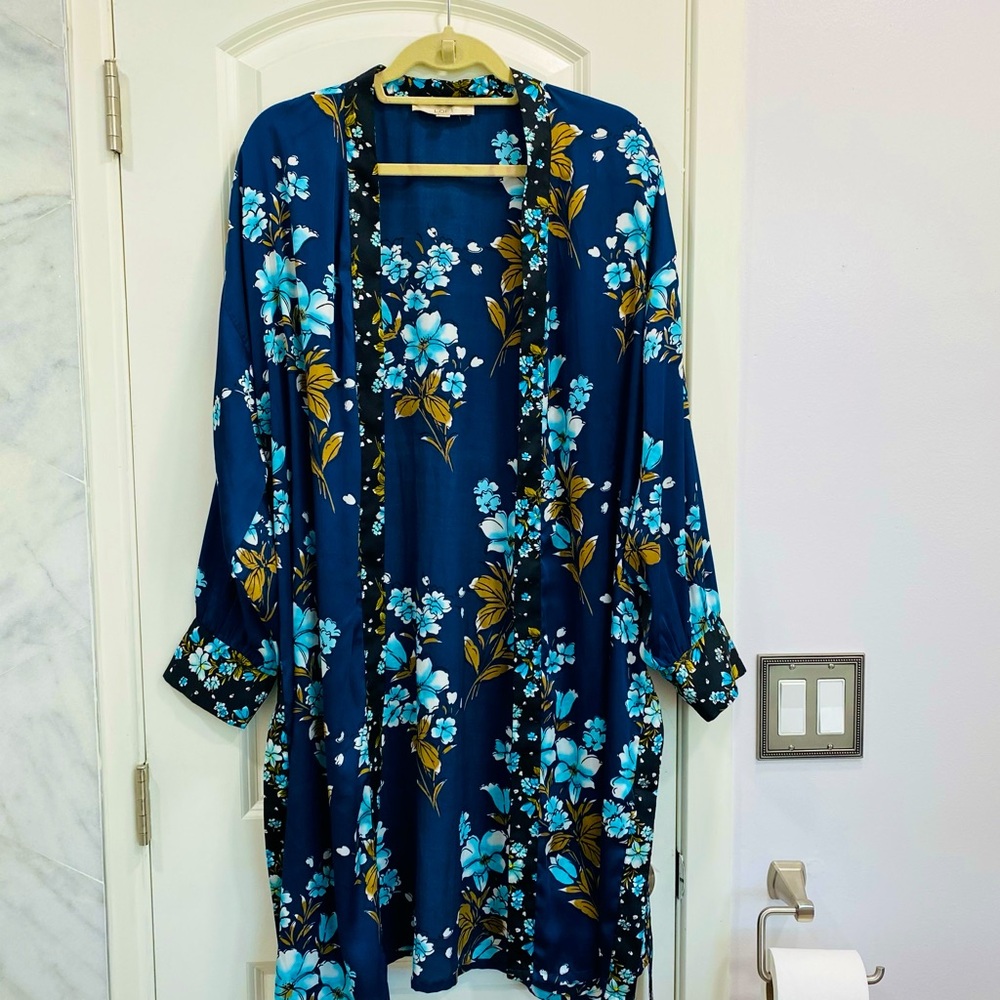 Loft floral satin robe